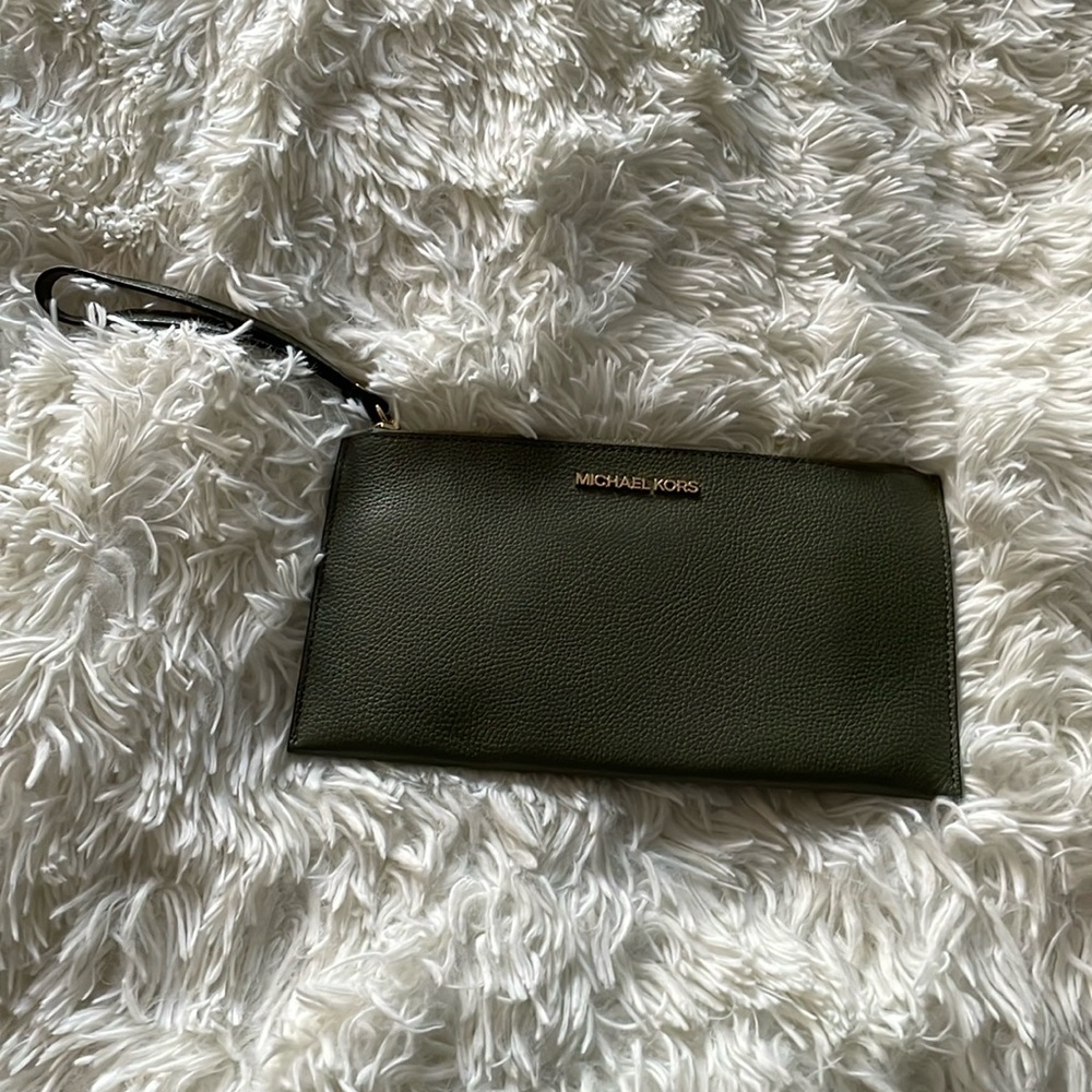 Michael Kors wristlet